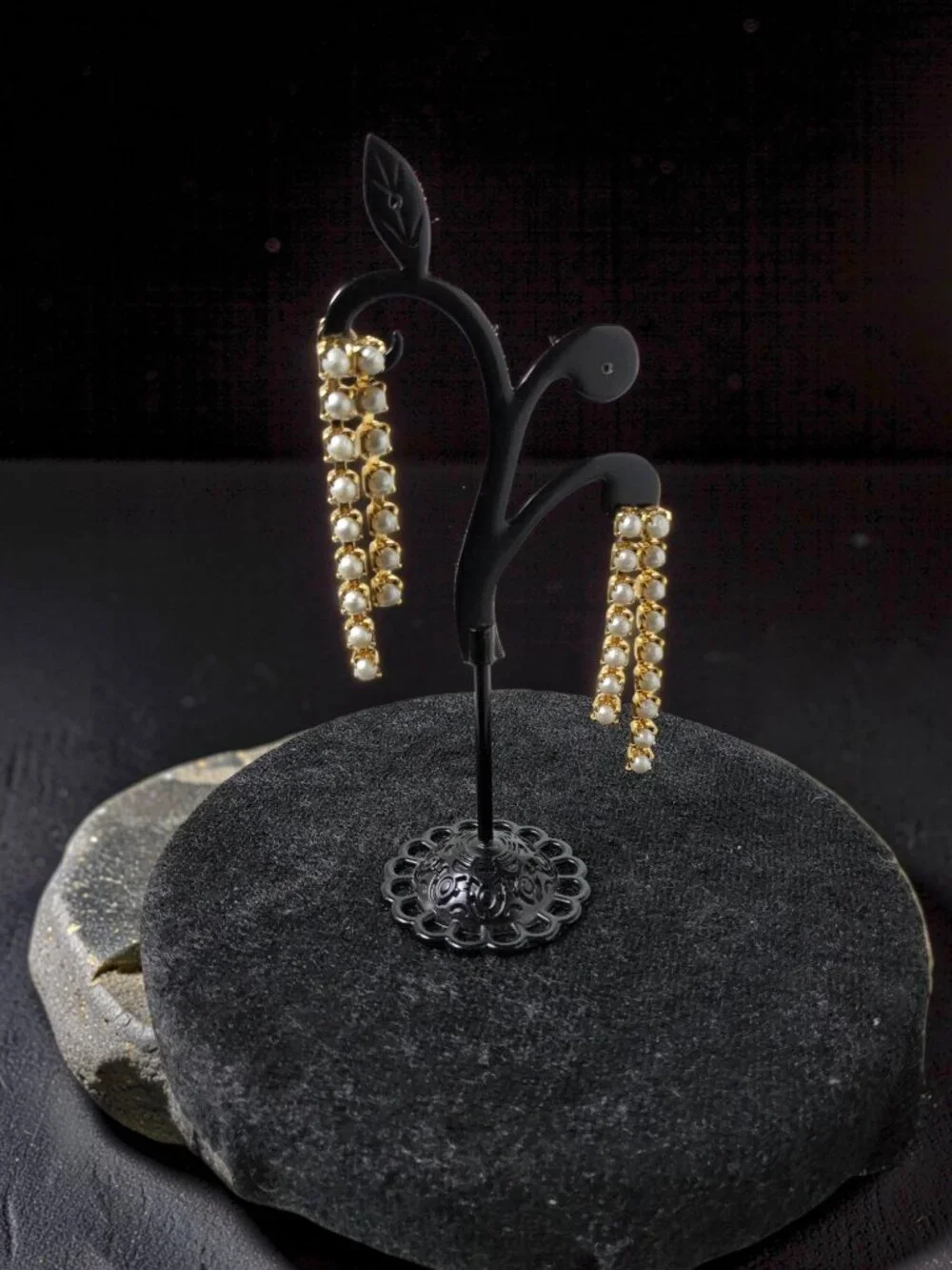 vintage gold tone faux pearl lined drop/dangle earrings